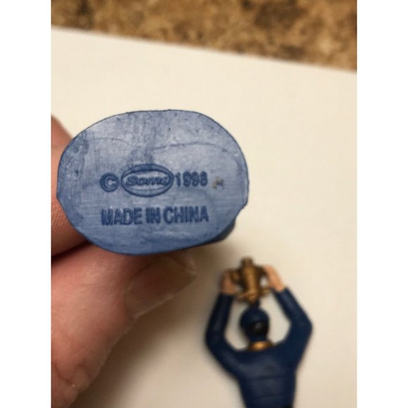 Soma Gold Cup Winner Toy Figures Wearing Blue 2.5” Tall Toy Vintage 1998 - Picture 3 of 5